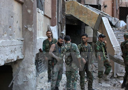 Binh sỹ Syria làm nhiệm vụ tại khu vực Bustan al-Basha, Aleppo ngày 6/10.